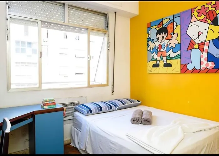 Quarto Maravilhoso Em Copacabana A 200 M Da Orla!