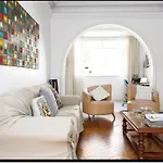 Quarto Maravilhoso Em Copacabana A 200 M Da Orla!